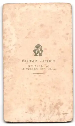 Fotografie Globus Atelier, Berlin, Leipziger Str. 132 /135, Attraktive junge Frau mit Hochsteckfrisur