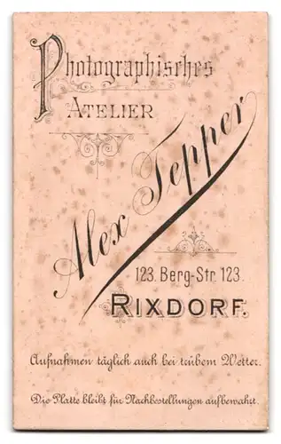 Fotografie Alex Tepper, Rixdorf, Berg-Str. 123, Junge gutaussehende Frau mit schüchternem Lächeln und Fächer