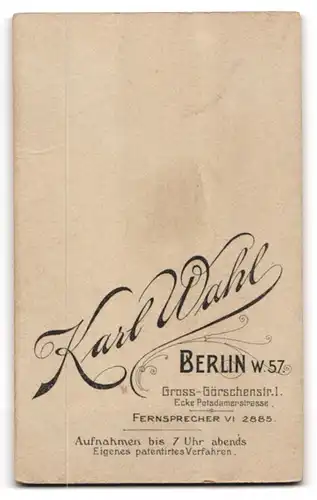 Fotografie Karl Wahl, Berlin, Gross-Görschenstr. 1, Bürgerlicher Herr im Anzug mit Schnurrbart und Mittelscheitel