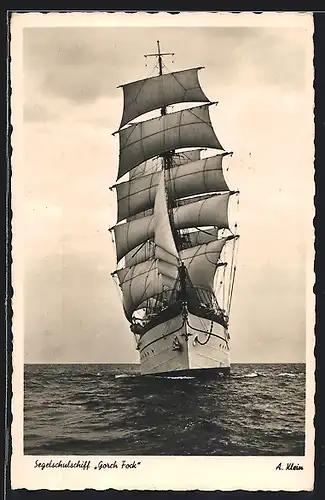 AK Segelschulschiff Gorch Fock auf See, Segelschiff, Kriegsmarine