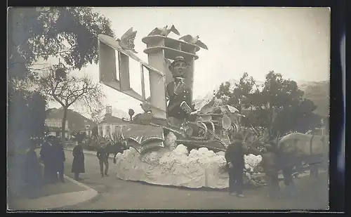 AK Festwagen beim Karnevalsumzug