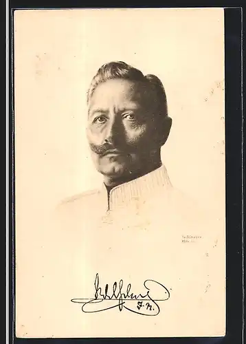 AK Kaiser Wilhelm II. in heller Uniform schaut er den Betrachter an