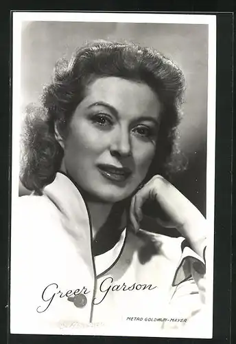 AK Schauspielerin Greer Garson mit aufgestütztem Kopf