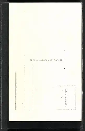 AK Schauspielerin Margaret Sullavan erschrocken zur Seite blickend