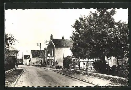 AK Villiers-sur-Morin, Strassenpartie mit Cafè-Restaurant