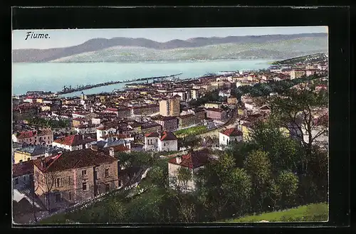 AK Fiume, Ortsansicht mit Blick auf Meer und Berge