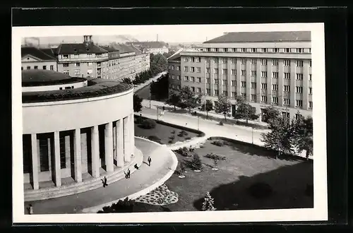 AK Zagreb, Runder Säulenbau und Strasse aus der Vogelschau