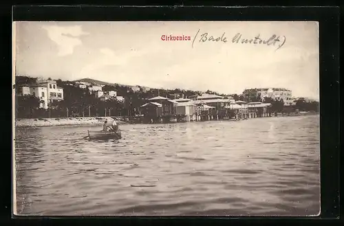 AK Cirkvenica, Blick übers Wasser auf die Ortschaft