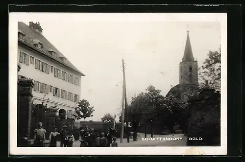 AK Schattendorf, Kinder vor Schulgebäude