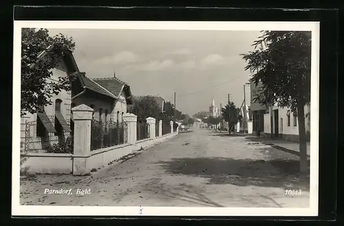 AK Parndorf, Strassenpartie mit Bürgerhäusern