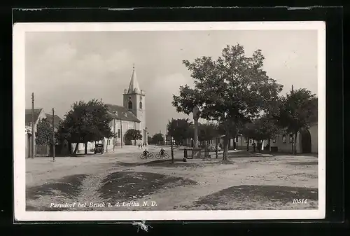 AK Parndorf, Strassenansicht mit Kirche