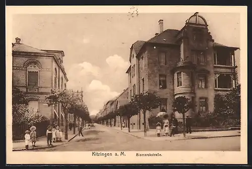 AK Kitzingen a. M., Bismarckstrasse mit Kindern