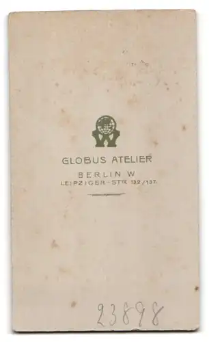 Fotografie Atelier Globus, Berlin, Leipziger-Str. 132-137, Bürgerlicher Herr mit Vollbart