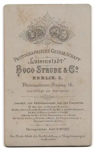 Fotografie Hugo Strube & Co., Berlin, Prinzessinnenstr. 16, Junge Dame im Kleid mit Puffärmeln