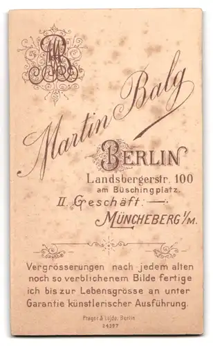 Fotografie Martin Balg, Berlin, Landsbergerstr. 100 am Büschingplatz, Junge Dame mit zurückgebundenem Haar