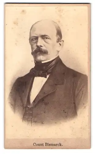 Fotografie unbekannter Fotograf und Ort, Portrait Otto von Bismarck, Reichskanzler