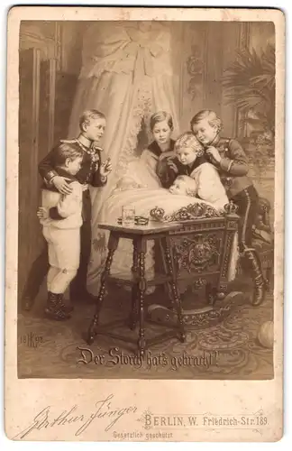 Fotografie Arthur Jünger, Berlin, Kinder von Kaiser Wilhelm II. v. Preussen, Kronprinz Wilhelm, Eitel Friedrich, Viktoria
