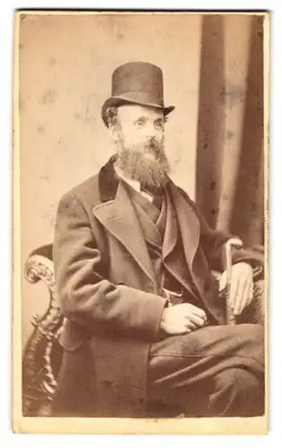 Fotografie J. Jamieson, Edinburgh, Herr James Paterson im Anzug mit Zylinder