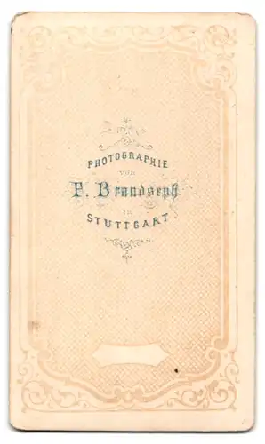 Fotografie Fr. Brandseph, Stuttgart, Mädchen im dunklen Kleid mit Buch in der Hand