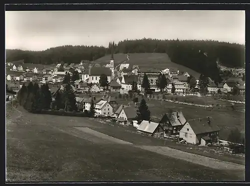 AK Schönwald /Schwarzwald, Ortspartie mit Kirche