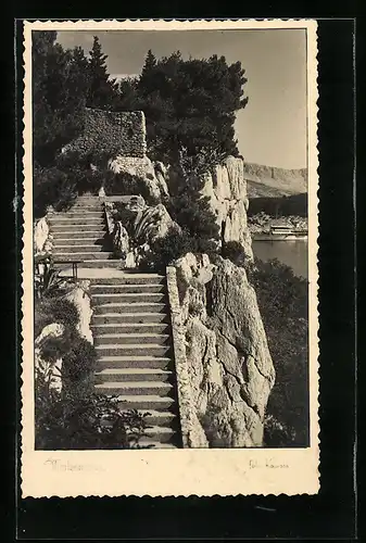 AK Makarska, Treppenaufgang zur Steilküste