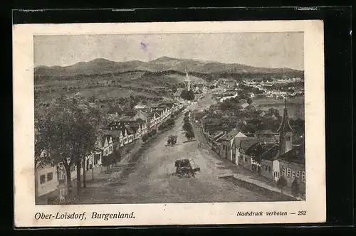AK Ober-Loisdorf, Totalansicht mit Hauptstrasse und Bergpanorama