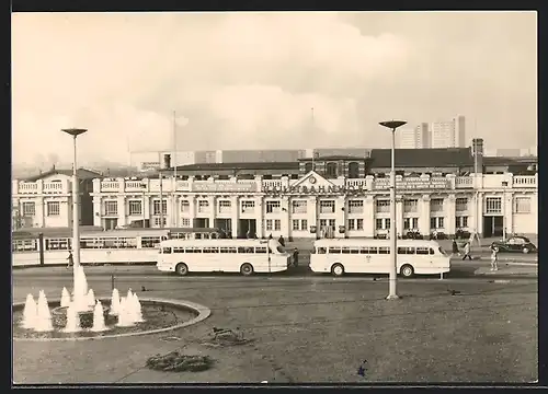 AK Rostock, Hauptbahnhof mit Springbrunnen