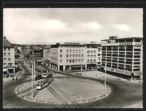 AK Kiel, Berliner Platz mit Kaufhaus Woolworth und Strassenbahn