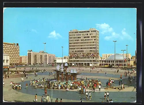 AK Berlin, Hotel des Lehrers und Fontäne auf dem Alexanderplatz