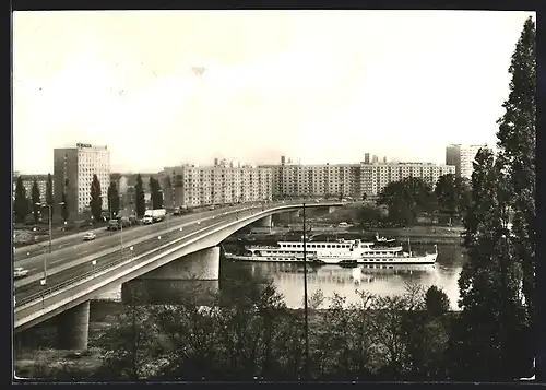 AK Dresden, Blick auf Dr.-Friedrichs-Brücke mit Dampfer Wilhelm-Pieck