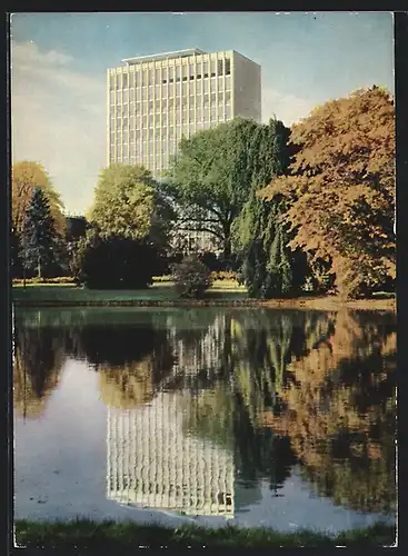 AK Karlsruhe, Blick vom Stadtgarten auf das Hochhaus