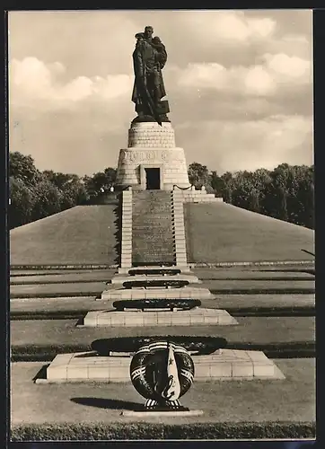 AK Berlin, Sowjetisches Ehrenmal Treptow