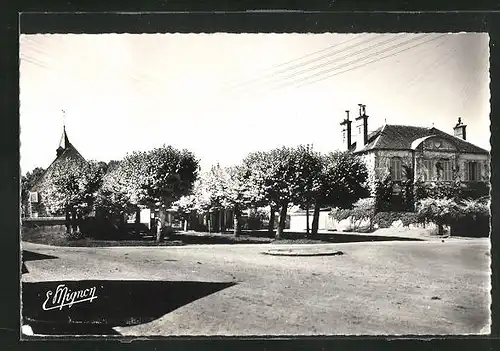 AK Mousseaux-les-Bray, Place de la Mairie et l`Eglise