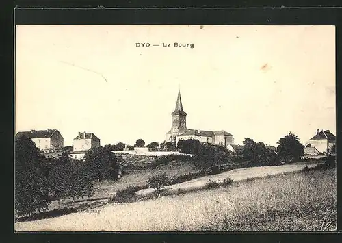 AK Dyo, Le Bourg