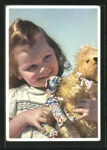 AK Kleines Mädchen mit Teddy und Plüschgiraffe
