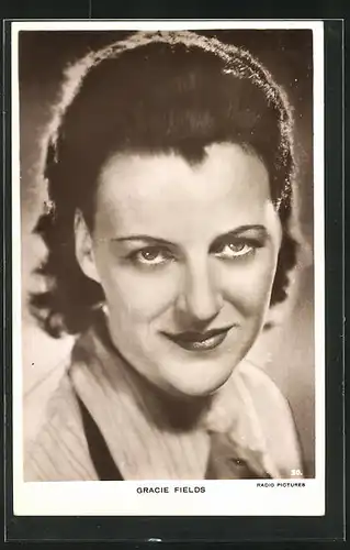 AK Schauspielerin Gracie Fields mit bezauberndem Blick