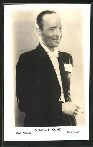 AK Schauspieler Charlie Kunz mit Zigarette