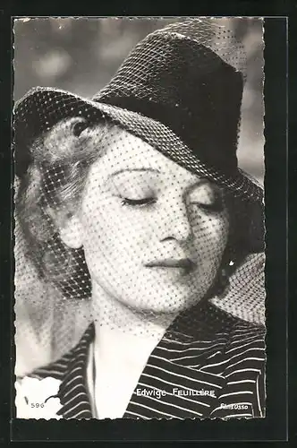 AK Schauspielerin Edwige Feuillère mit Hut mit Netz vor Gesicht