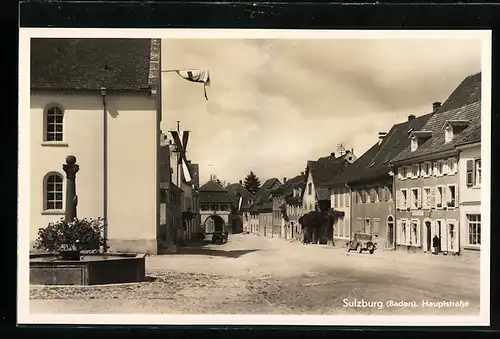 AK Sulzburg /Baden, Hauptstrasse mit Denkmal und Tordurchgang