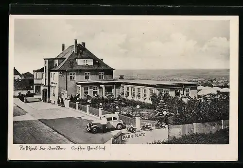 AK Rosstal bei Dresden, Kaffee Griessbach, Strassenansicht mit Parkplatz, Garten und Ortsblick