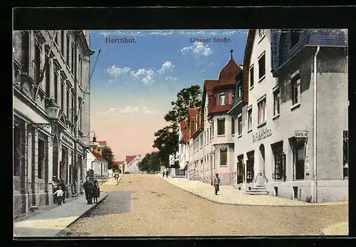 AK Herrnhut, Löbauer Strasse mit Geschäfthaus, Schild Dapolin