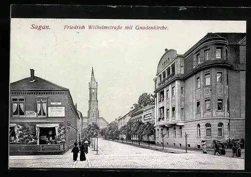 AK Sagan, Friedrich Wilhelmstrasse mit Gnadenkirche