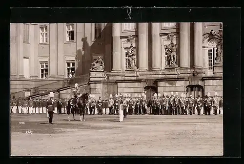 AK Potsdam, Kaiser Wilhelm II. bei einer Parade, rückseitig Autograph Prinz August Wilhelm von Preussen