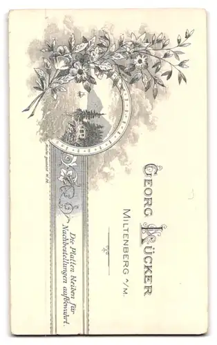 Fotografie Georg Lücker, Miltenberg a. M., Junge Dame im Kleid mit Kragenbrosche