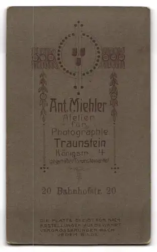 Fotografie Anton Miehler, Traunstein, Königstr. 4, Junge Dame im Kleid mit Halskette