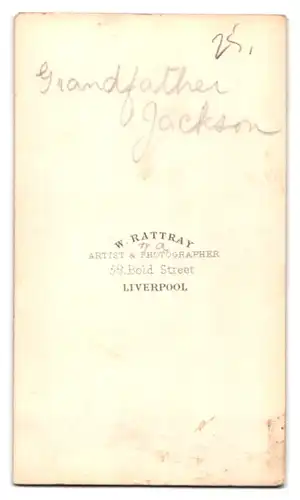 Fotografie W. Rattray, Liverpool, Grossvater Jackson im Anzug mit Gehstock und Vollbart