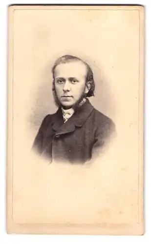 Fotografie A. Nolte, Coburg, Portrait Louis Roth im Anzug mit Koteletten