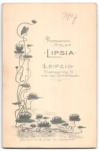 Fotografie Atelier Lipsia, Leipzig, Thomasring 15, Bürgerliches Paar mit einem Sohn