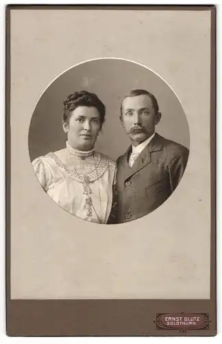 Fotografie Ernst Glutz, Solothurn, Niklaus Konradstrasse, Ehepaar in hübscher Kleidung