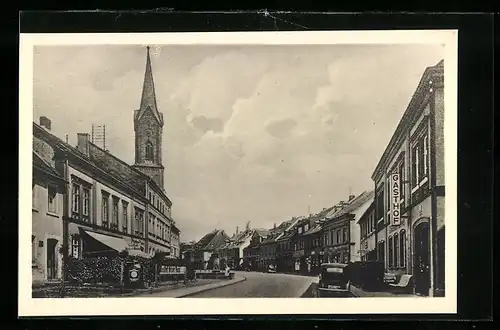 AK Gefrees im Fichtelgebirge, Strassenpartie mit Kirche